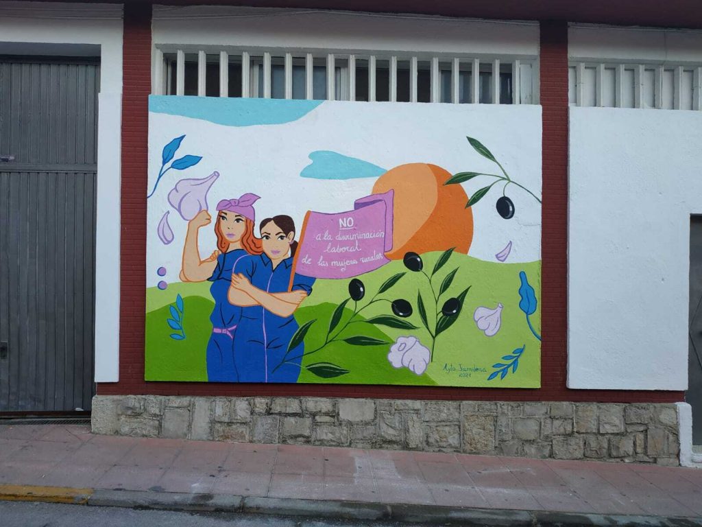Mural hecho en Jamilena. Reivindicando el papel de la mujer en el campo, ya que en este pueblo se trabaja la aceituna y el ajo